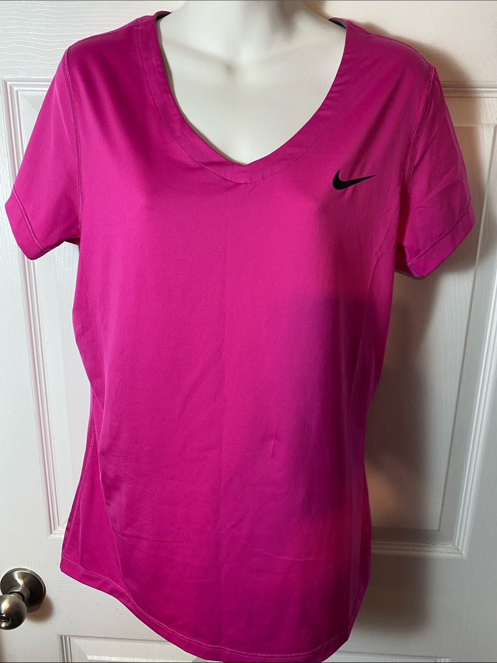 Nike Pro Women's Bright Fuchsia V-Neck Short Sleeve Tee Size XL